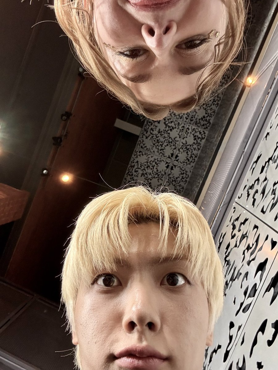 rlorenc99's tweet photo. Huge thank you to Kang Hyungu for agreeing to do this stupid pose with me, giggling about it, and then asking to do another one. You have given me the best wallpaper duo a girl could have 😂💜

#ONEWE #ONEWEinDetroit #ONEWE_WORLDTOUR #원위 #KANGHYUN #강현 https://t.co/CyWKqGDTIP