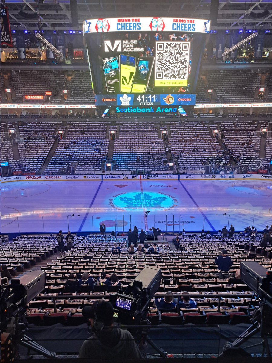 Rustyb70's tweet image. I am stupid early as usual but I am in the building! #GoLeafsGo