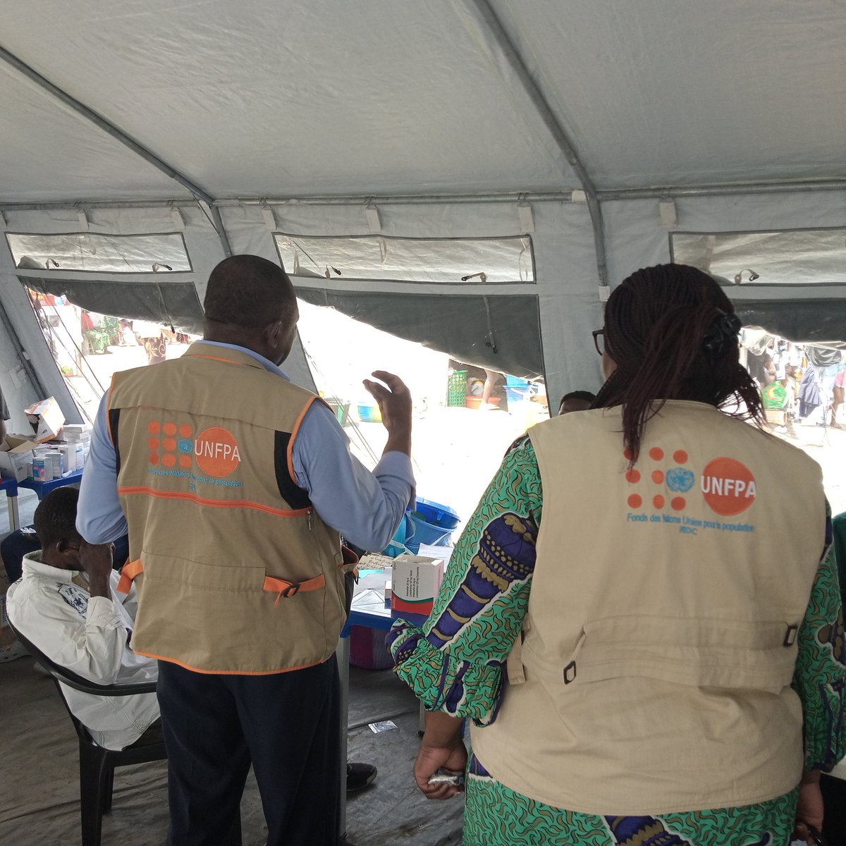 RÉPONSE EN SR AUX SINISTRÉS DES INONDATIONS DE LA RIVIÈRE NDJILI 
Visite de la clinique mobile des ONGs membres du GT SSR-NATIONAL au site du stade municipal de Bandal par Dr <a href="/achubecky/">Achu lordfred</a> , coordonnateur du GT SSR-NATIONAL accompagné de Mme <a href="/Aline/">Aline Reydon</a> Mulunda de <a href="/UNFPARDC/">UNFPA-RDC</a> 
<a href="/madybiaye1/">Mady Biaye</a>