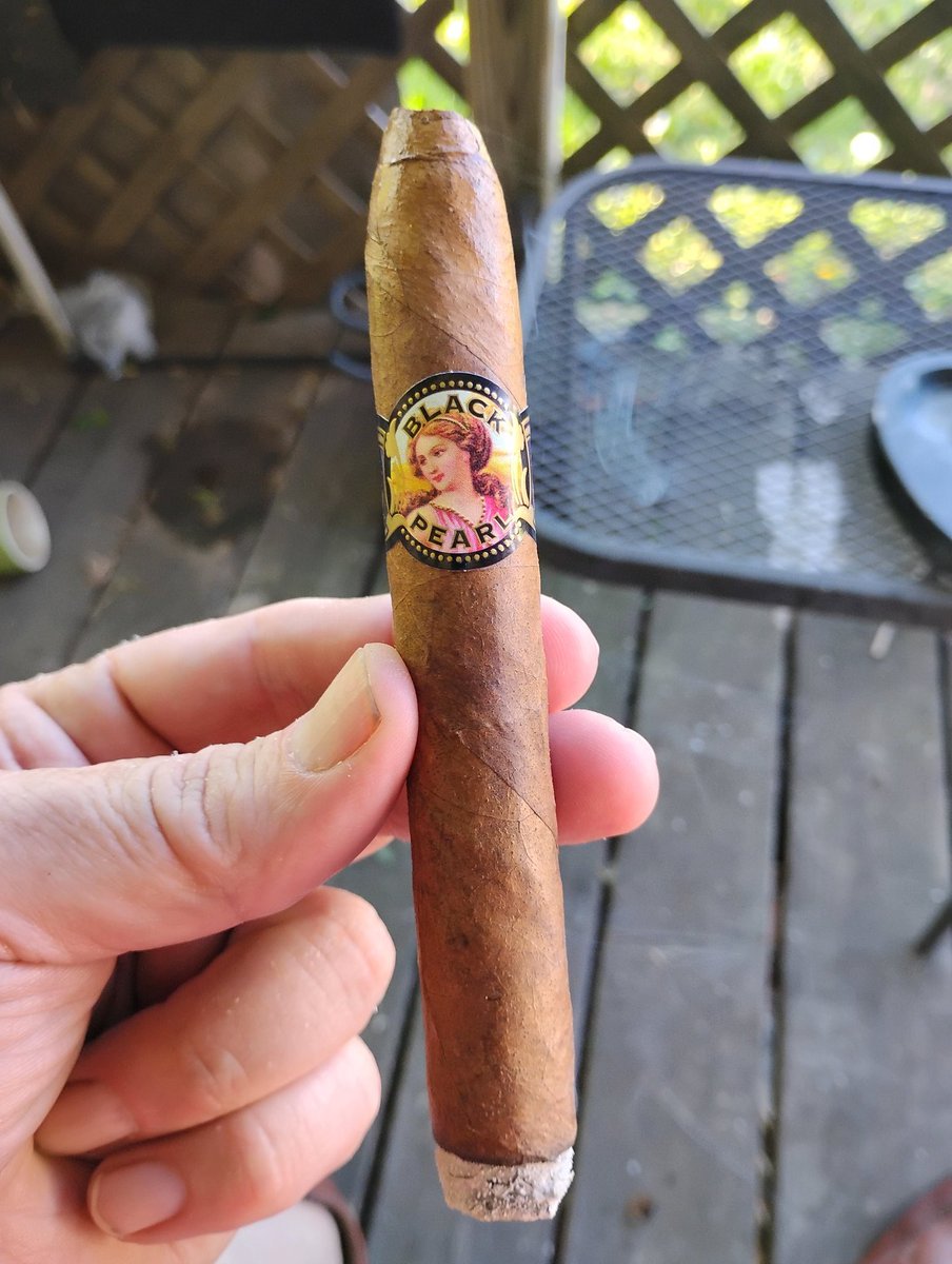 mobarbq's tweet photo. La Perla Habana Black Pearl Morado Belicoso. #cigars #cameroonwrapper https://t.co/aXsUIhvEQQ