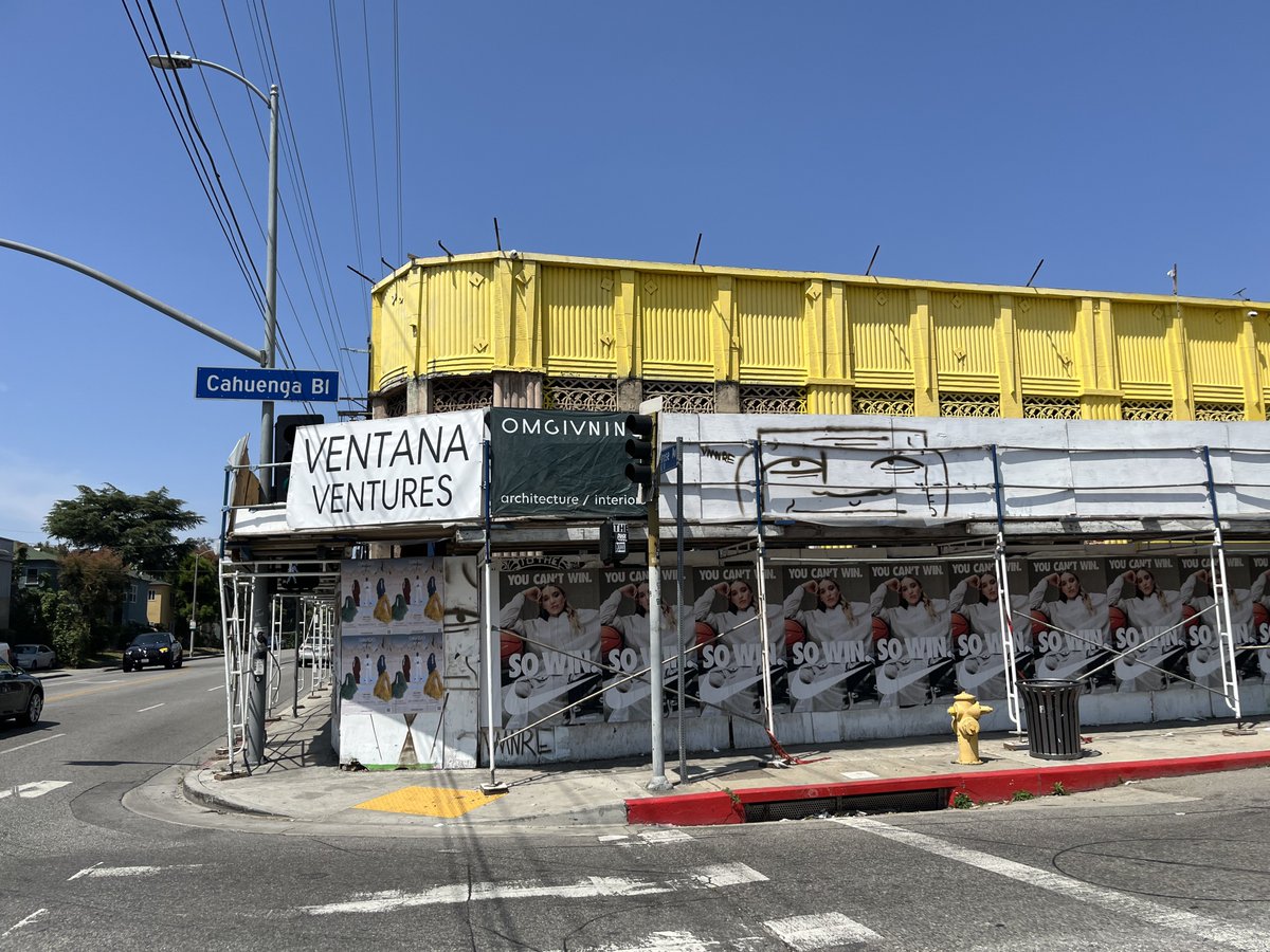 🖤 Christine tweet media