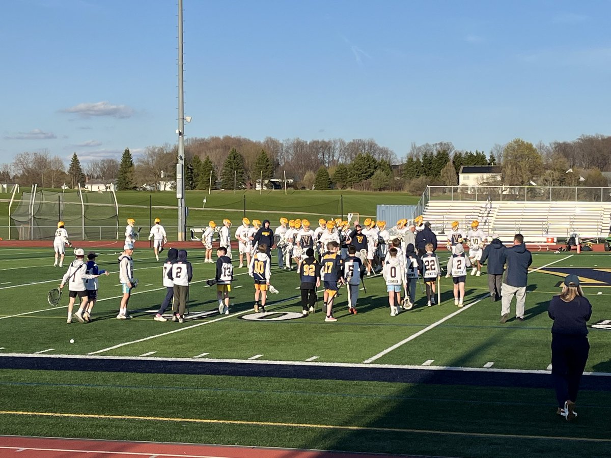 VictorLacrosse's tweet image. Victor Youth Night was a success! ⭐️🌟Huge thank you to the youth lacrosse board, coaches and parents for helping Victor honor our 6th graders. #victorfamily #bluedevils @VictorBLDevils @VictorLacrosse
