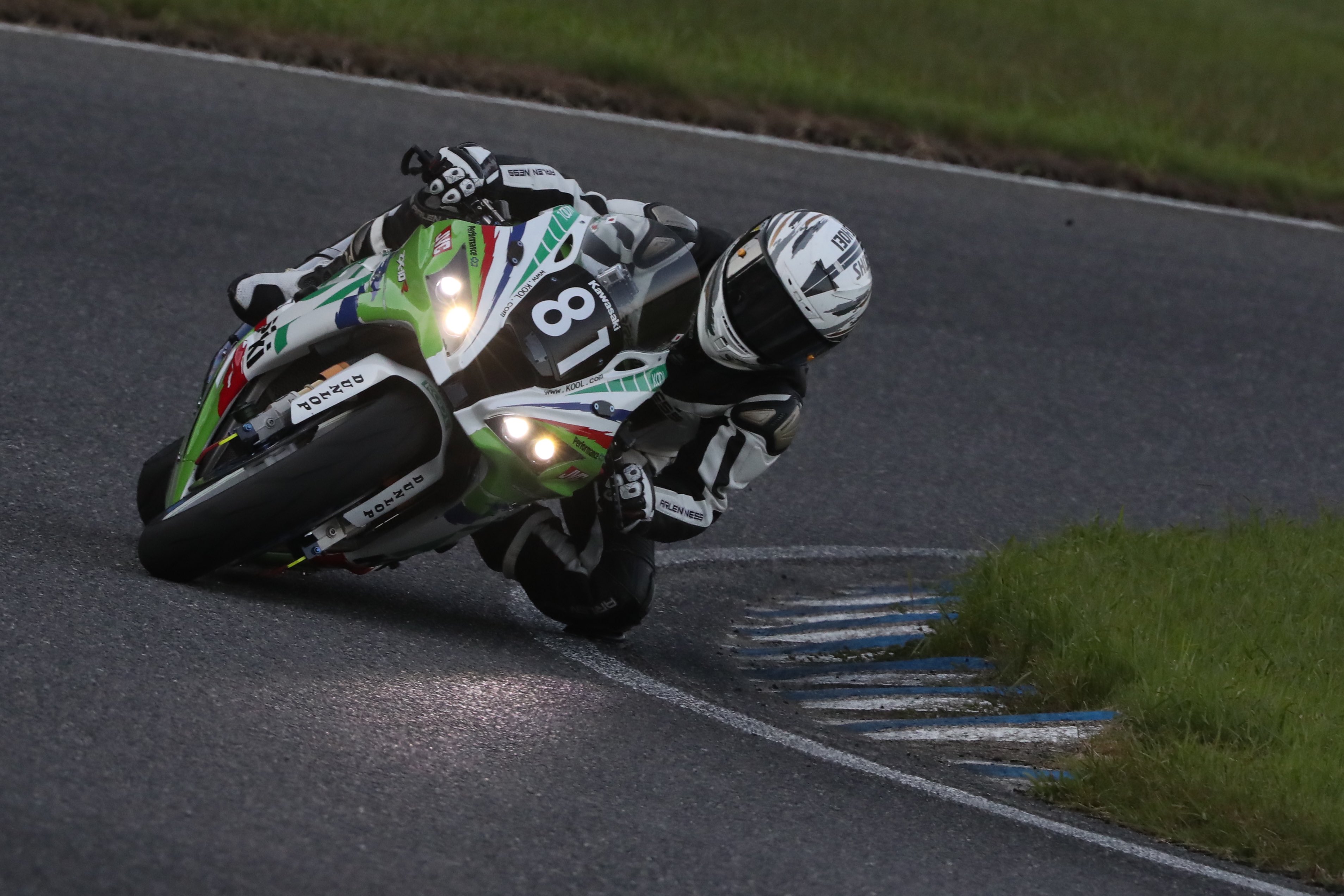 KAWASAKI Ninja ZX-25R LIME GREEN×EBONY｜AOSHIMA｜English