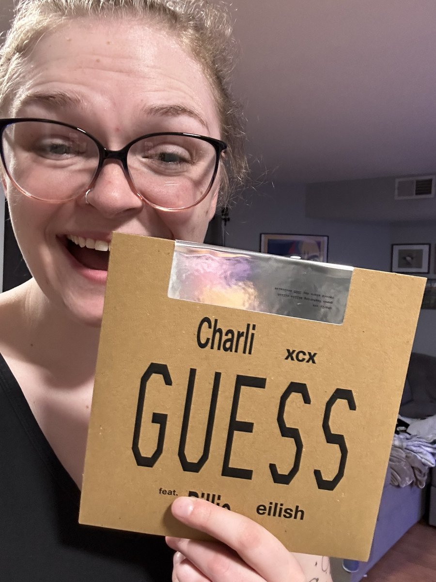 midnightsmanda's tweet photo. AAAHHHH ITS HERE!!!! Thank you thank you thank you to @noitsbicky for helping me find the last vinyl I wanted for RSD 🥹🥹 you are AMAZING!!!!!! Thank you so much 😭💕🫶😭🫶💕🫶 https://t.co/GLRZWo50YQ