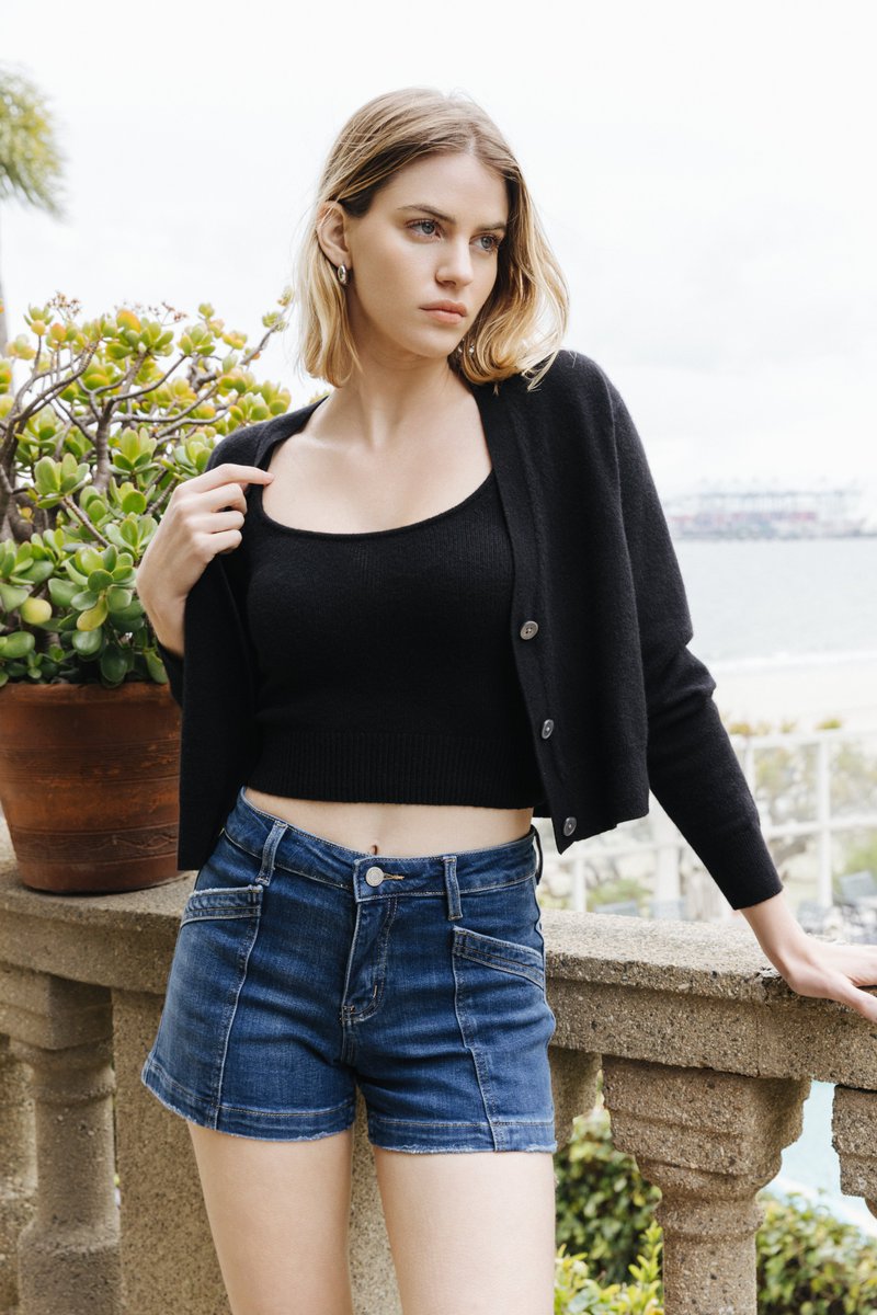 High Rise Trouser Hem Utility Shorts
#flyingmonkeyjeans
#denim #outfits #OOTD #shorts #outfitinspo
#fashion #ootn