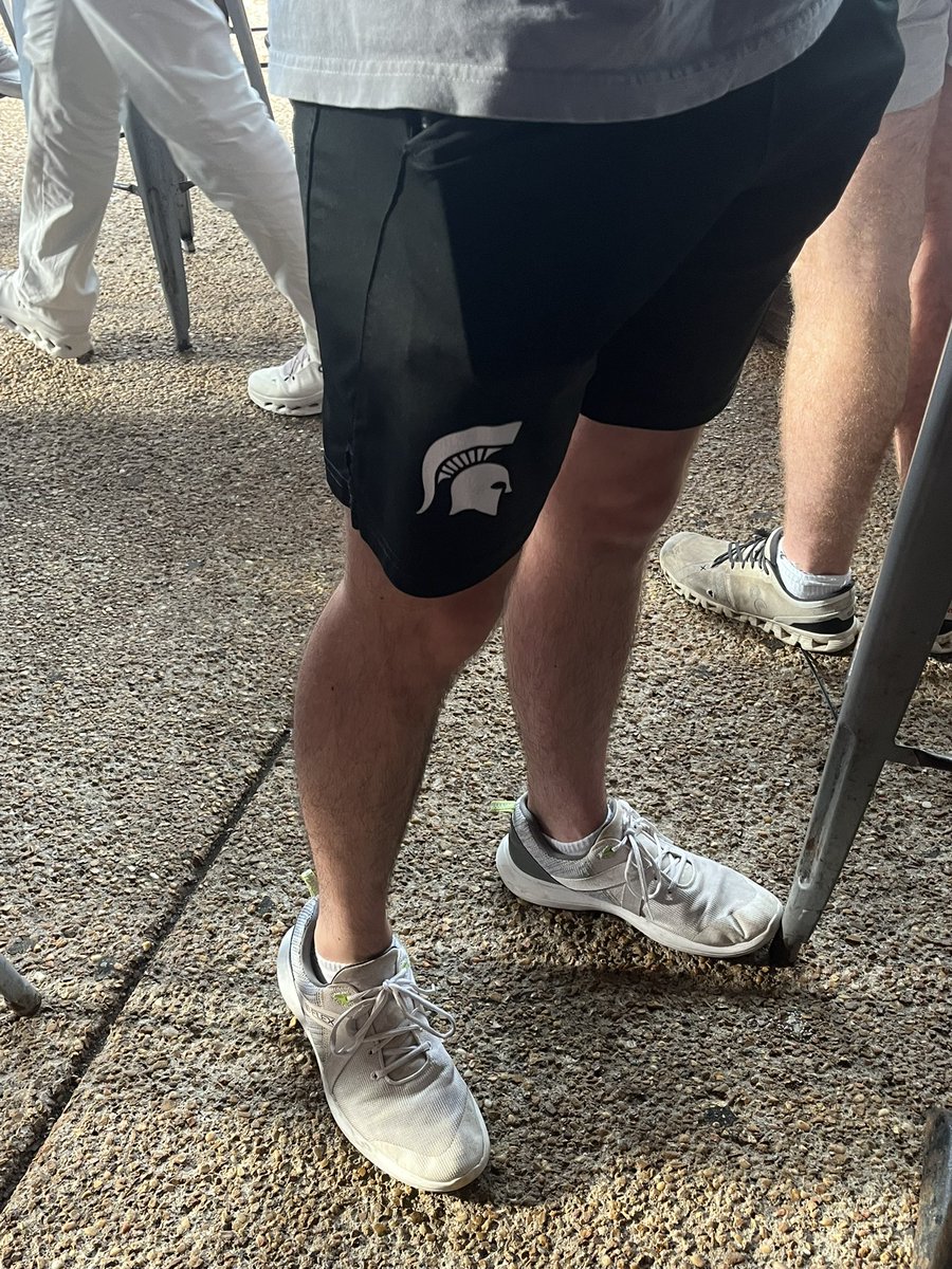 Can’t tell what’s worse at a bar FootJoys or mountain brook shorts
Nuke