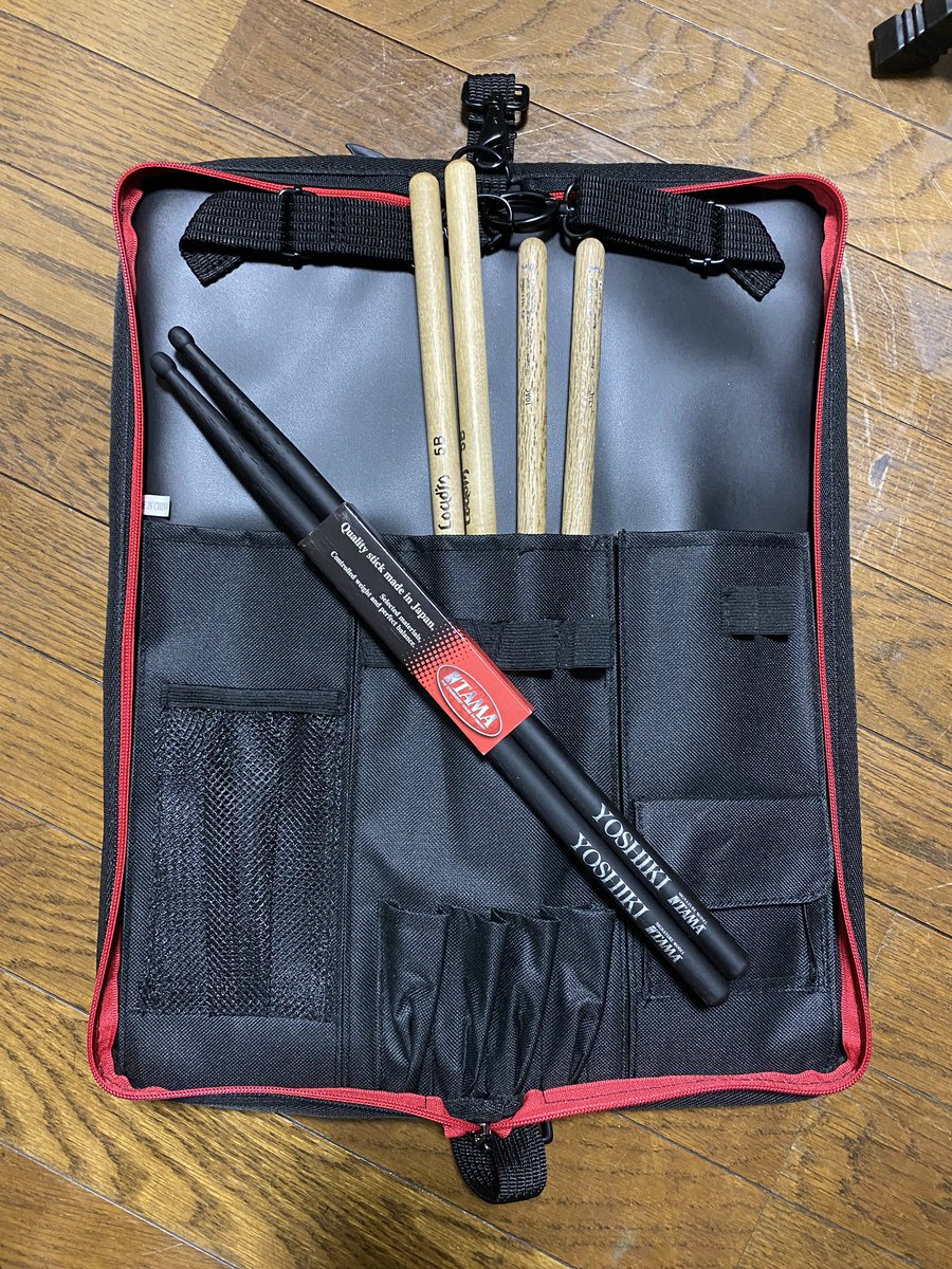 NAP_072's tweet photo. バンドメンバーからスティックケースとYOSHIKIモデルのスティックいただきました！

めちゃ嬉しい！ありがとう！

大切に使わせていただきますm(_ _)m https://t.co/7YEgBP31Fj
