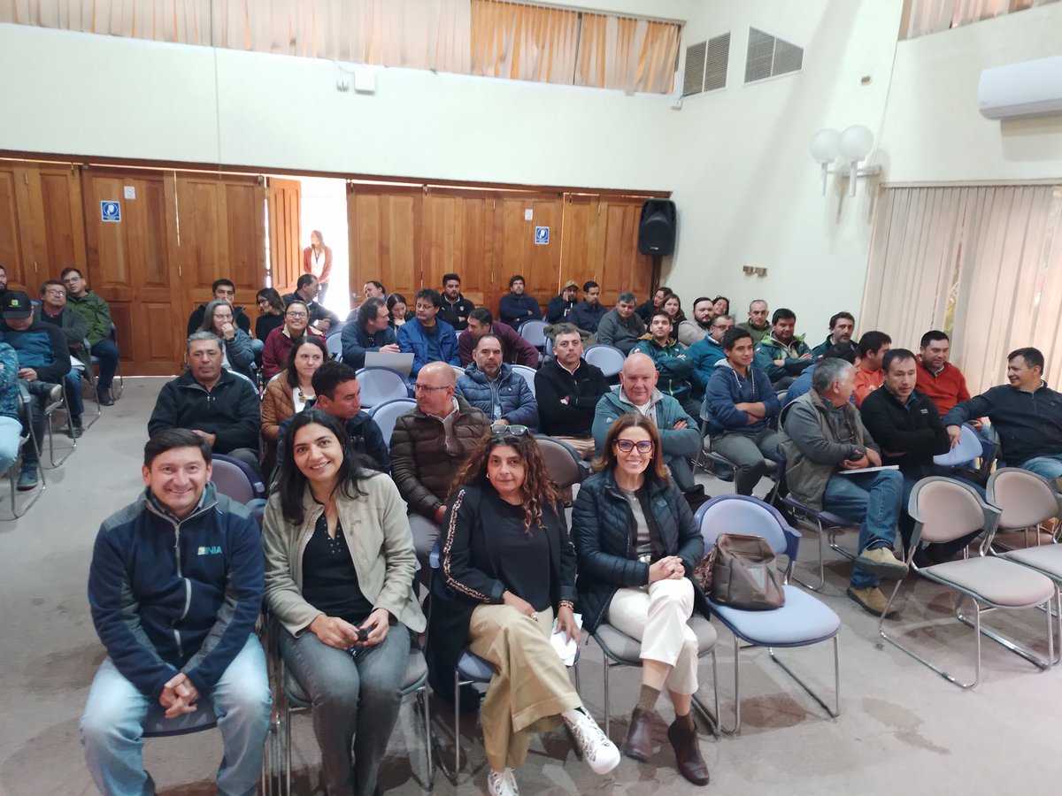 Minagri Maule (@minagrimaule) on Twitter photo 🌏🌱#DíaDeLaTierra
Seremi <a href="/MinagriMaule/">Minagri Maule</a> y directores del agro organizaron taller para asesores técnicos, funcionarios y agricultores sobre herramientas agronómicas para enfrentar el cambio climático
Se realizó en <a href="/INIARaihuen/">INIA RAIHUÉN</a> con expositores de <a href="/iniachile/">INIA Chile</a> y <a href="/uchile/">Universidad de Chile</a> 🌏🌱#DíaDeLaTierra
Seremi <a href="/MinagriMaule/">Minagri Maule</a> y directores del agro organizaron taller para asesores técnicos, funcionarios y agricultores sobre herramientas agronómicas para enfrentar el cambio climático
Se realizó en <a href="/INIARaihuen/">INIA RAIHUÉN</a> con expositores de <a href="/iniachile/">INIA Chile</a> y <a href="/uchile/">Universidad de Chile</a>
