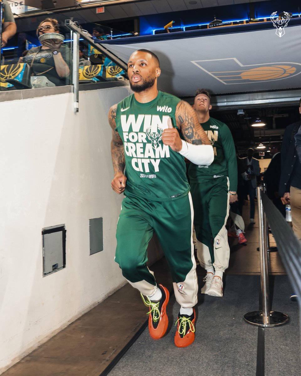 Bucks's tweet photo. It's time for Bucks basketball! https://t.co/4V3YzLp9Gp