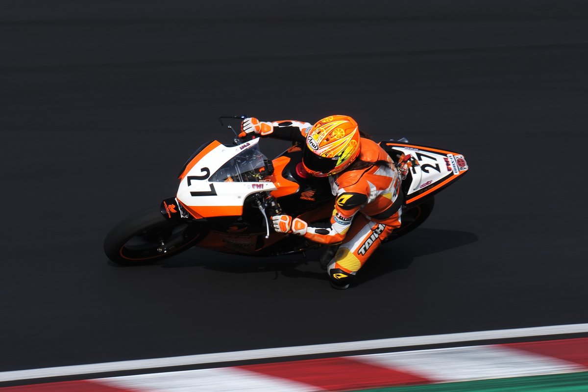 #鈴鹿サンデーロードレース 
#CBR250R_DreamCup

<a href="/OrangeRider27/">orange rider27</a>