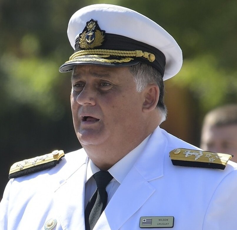 🔴 𝗟𝗔𝗭𝗢 𝗗𝗘𝗦𝗔𝗧𝗔 𝗣𝗘𝗥𝗦𝗘𝗖𝗨𝗖𝗜𝗢́𝗡 𝗲𝗻 𝗹𝗮 𝗔𝗥𝗠𝗔𝗗𝗔 

▶️ La tupamara Sandra Lazo, ministro de Defensa, está desatando una persecución a altos oficiales de la Armada acusándolos de irregularidades en la compra de material. 

Es una persecución ideológica.