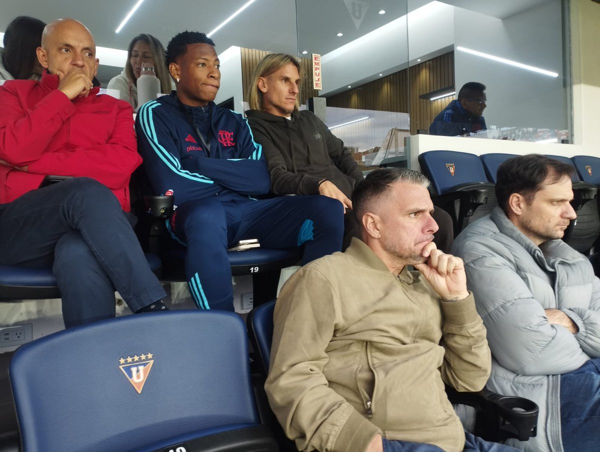 Sebastián Beccacece, DT de Ecuador, mira el compromiso de Liga ante Flamengo por Libertadores junto a Gonzalo Plata, que fue descartado por lesión en el Mengão.

#YoSoyLaRadioRedonda 📻