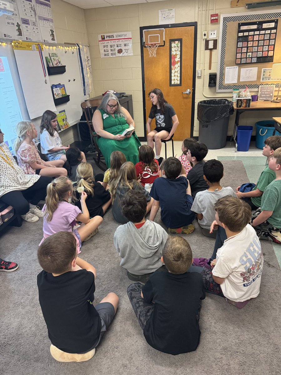 Mystery readers and workouts at recess!! #RNEGreatThings