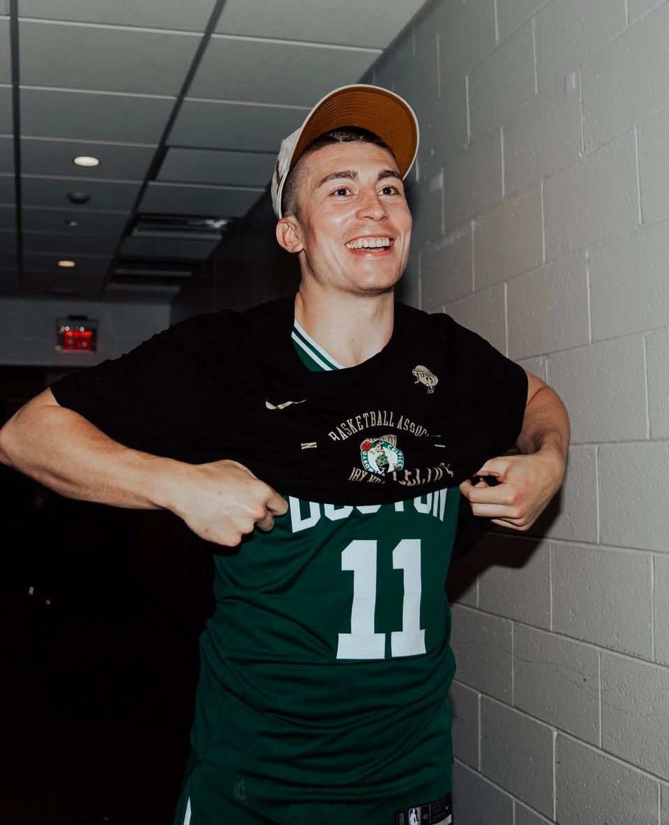 globe ☘️ tweet media