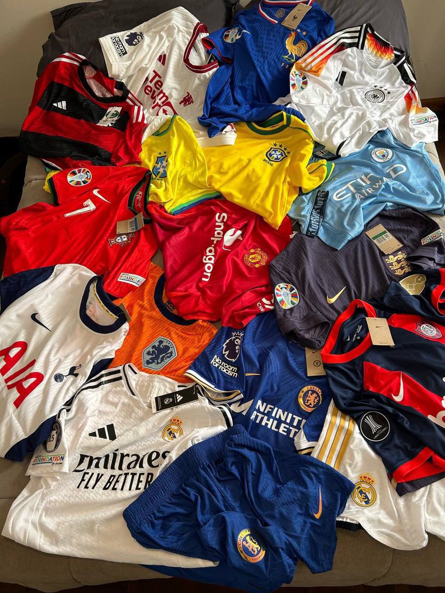 SORTEO 3 CAMISETAS A ELECCIÓN.🌎

Para celebrar el haber llegado a los 30k en el grupo, les traigo este sorteo.🎁

Requisitos para ganar una camiseta:

-Seguir a <a href="/agustin11_rr/">Agustín</a> y <a href="/tinrave/">tin</a> 
-Dar like y RT❤️

OPCIONALES:
-Estar en el grupo de Telegram. (suma una camiseta al premio)