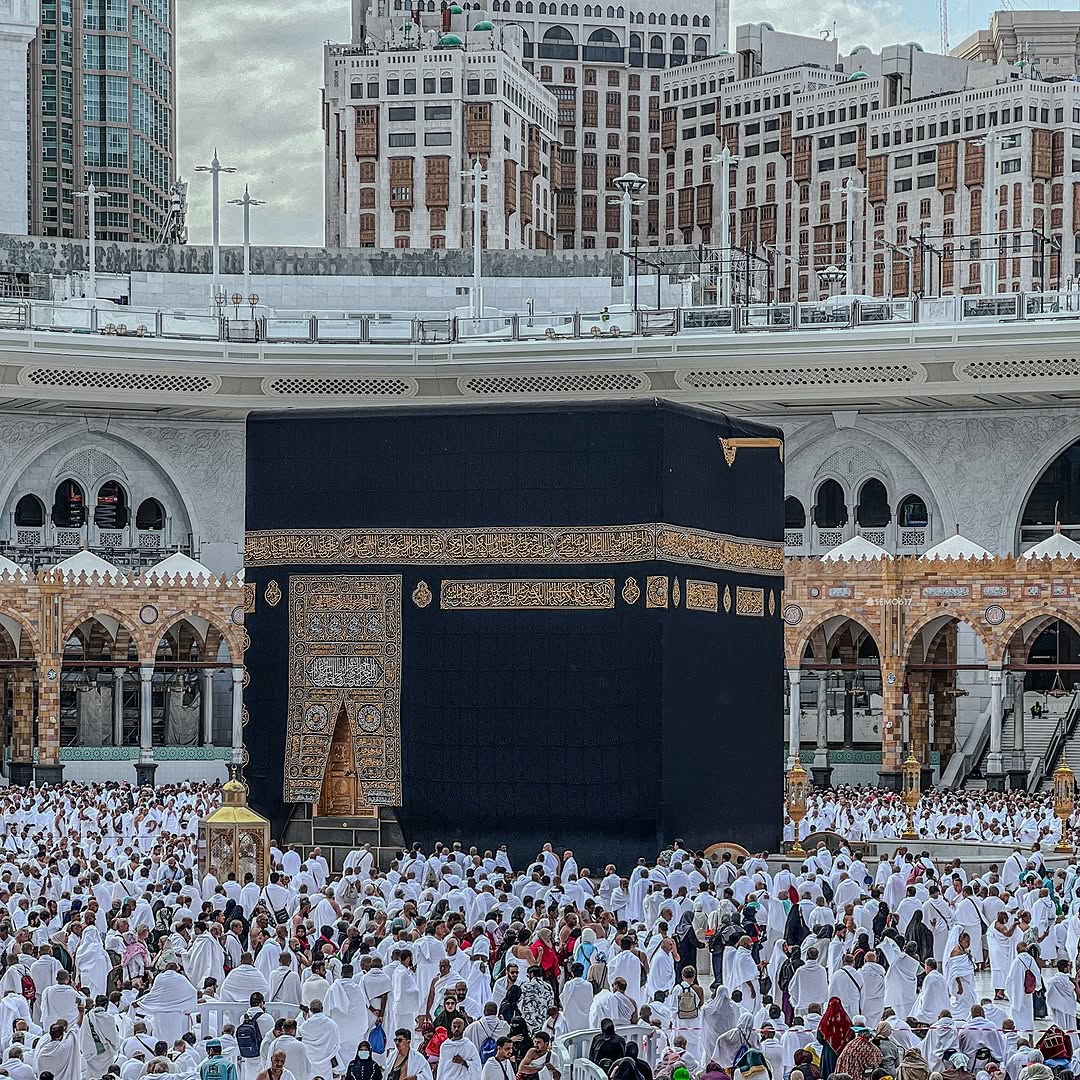 ربنا آتنا في الدنيا حسنة وفي الآخرة حسنة وقنا عذاب النار

[Rabbanā ātinā fīd-dunyā ḥasanatan wa-fīl-ākhirati ḥasanatan wa-qinā ʿadhāban-nār]

Our Lord, grant us good in this world, and good in the Hereafter, and protect us from the torment of the Fire