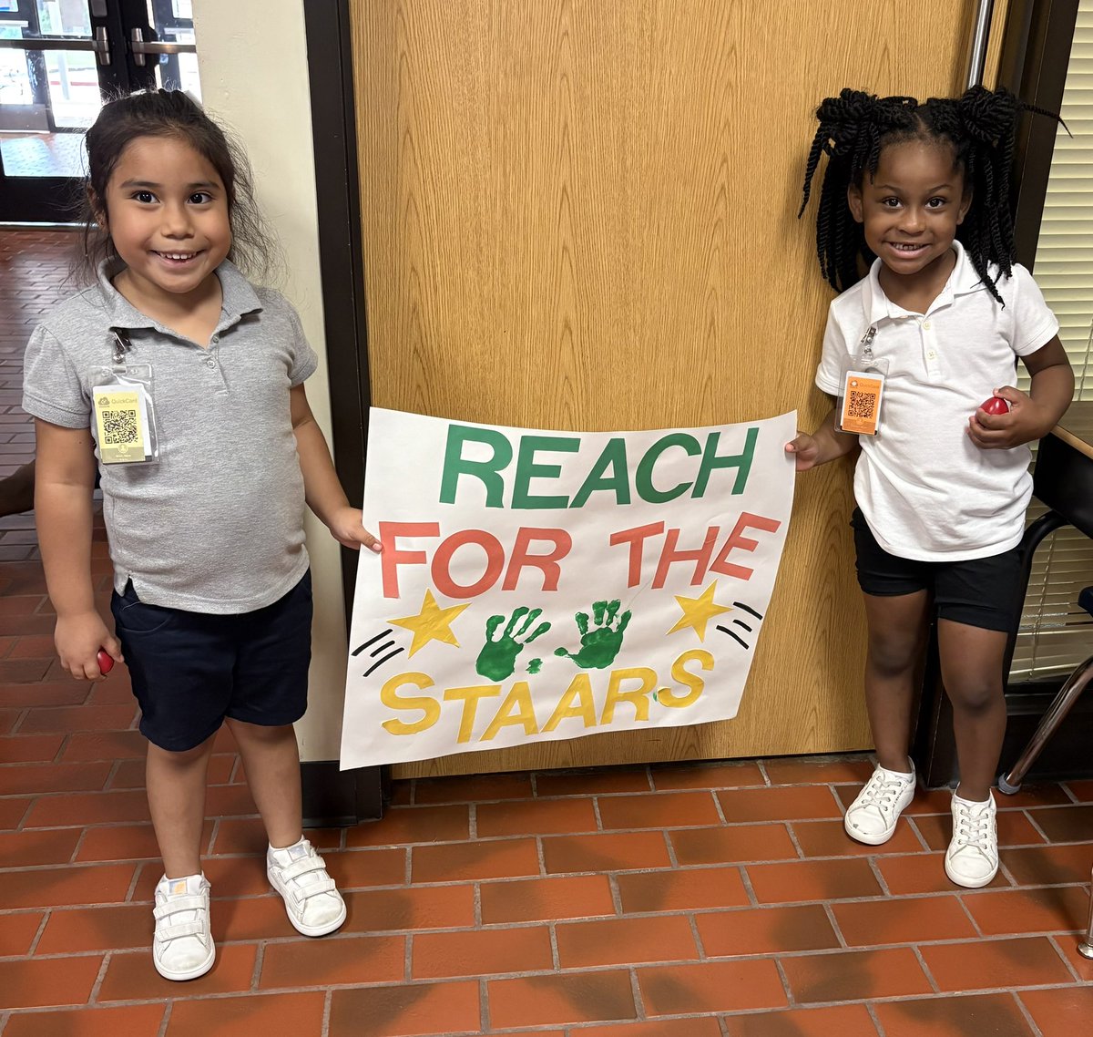 Craddock_PK's tweet photo. PreK showed their love and support during the STAAR Parade for the 3rd and 4th graders who are taking the Math STAAR this week. We know you will Reach for the STAARs! 🌟🌟🌟
#petroskypk
#educatingPirates
#PirateProud https://t.co/xPoiZfLTJD