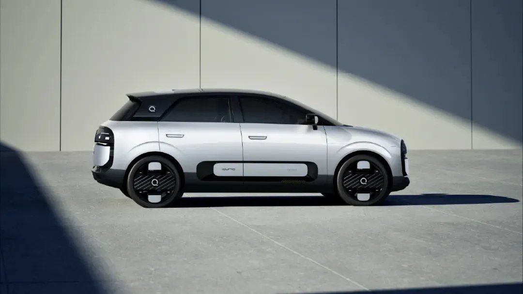 InsideChinaAuto's tweet photo. Another day, another new Chery brand, this time spinning out their QQ model into a line of its own. 

This is the QQ Qurio Concept, and it looks pretty neat,  despite looking like the sloth from Zootopia.

A competitor for funky cars like the smart #1 on the face of things. https://t.co/mBWqurddCP