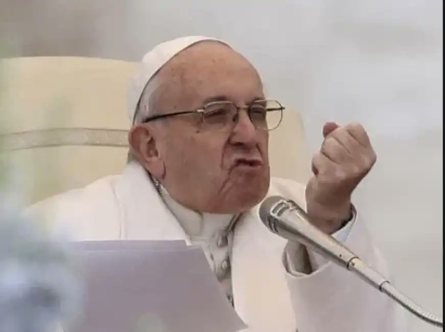 Che brutto scherzo ti hanno fatto Papa Francesco.
Avrai i migliori ipocriti, farisei e falsi cristiani in prima fila a piangere lacrime di coccodrillo