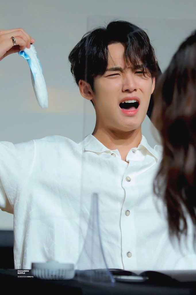 MINGSUNKI's tweet photo. 퇴사하고 싶을 때마다 꺼내보는 230억 자산가 민규의 사회생활. https://t.co/cPgVwVEQhg