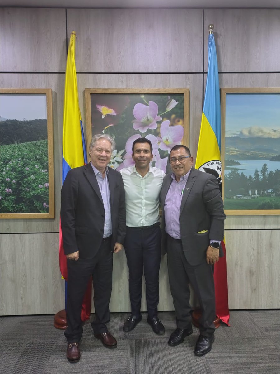 #Hoy Presidente de <a href="/ASOTRANS/">Asociación Nacional de Transportadores ASOTRANS</a> <a href="/Marinotrans/">Marino Quintero T</a> y <a href="/CundinamarcaGob/">Gobernación de Cundinamarca</a>  <a href="/JorgeEmilioRey/">Jorge Emilio Rey Ángel</a> reunidos trataron temas como la integración entre el Regiotram y las empresas de transporte de pasajeros por 🛣️ y abordaron algunos temas de capacitación en seguridad vial para nuestros conductores🚌🤓