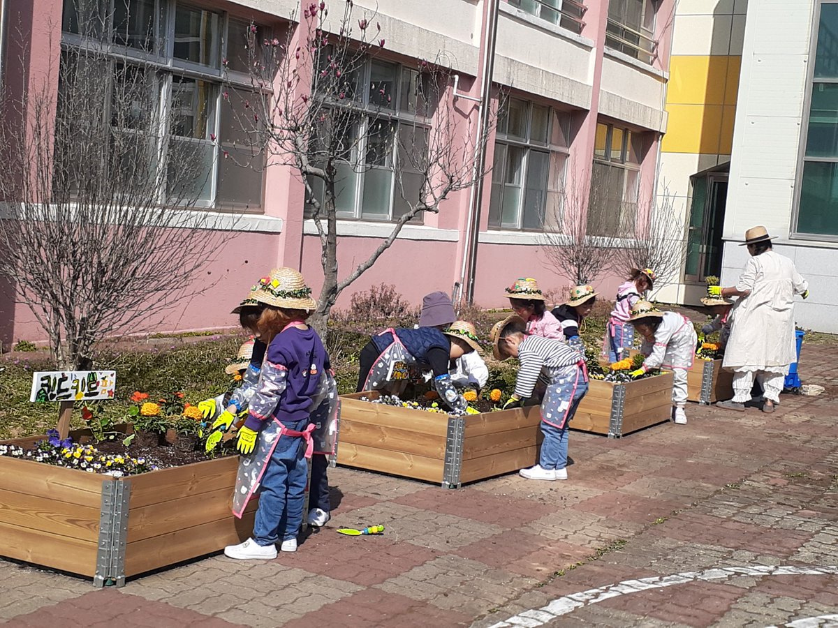 cnnongup's tweet image. 충남형 농촌교육 모델, 늘봄학교에서 꽃피다 (출처 : 충청남도농.. | blog.naver.com/cnnongup/22384… 블로그) naver.me/5S9nRJJW 
#늘봄학교 #충남교육 #농촌자원 #정서회복 #자연친화 #치유농업 #농촌체험농장 #아이성장 #충청남도농업기술원 #충남농업기술원