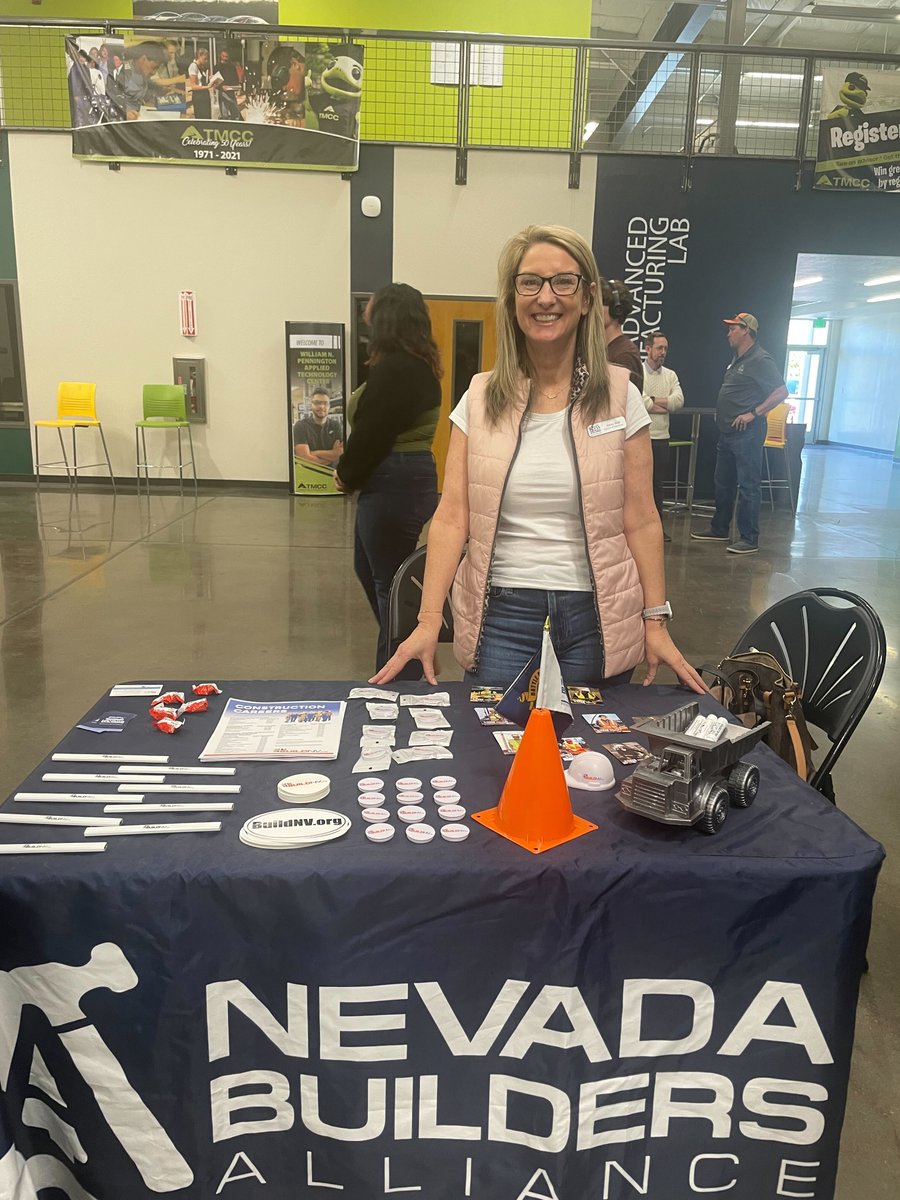 NevadaBuilders's tweet photo. 🛠️ Yesterday, Nevada Builders joined @tmccnevada for a career fair with students from the @aactreno and Dilworth Middle School! Stacey was on site helping spread the word and share opportunities in the construction industry with the next generation of builders.

We're proud to support young Nevadans as they explore future careers and dream big!