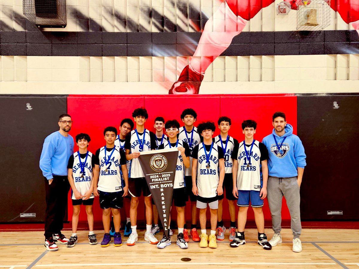 🐻 Congratulations to our Intermediate Boys Basketball team on their 2nd place finish in Mississauga West. Our Bears had a fantastic season (7-1) losing only one game by 2 points! 🏀🥈
