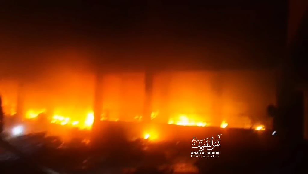 مجزرة جديدة في #غزة: إسرائيل استهدفت خيام النازحين في مدرسة يافا بحي التفاح وهم نيام