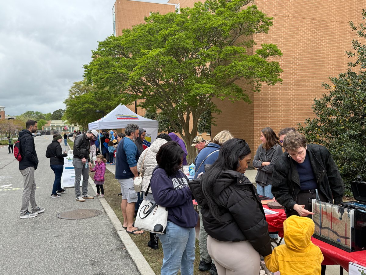 ODUSCI's tweet image. We love our #planetearth so much that we celebrated #EarthDay2025 a little early. Take a look at some pics from our celebration. Thanks to the Earthlings from across #757 who took part. Shoutout to @ODU_OES  @BIOLOGYatODU  @ODUChemBiochem #EnvironmentalEngineering &amp;amp; more.