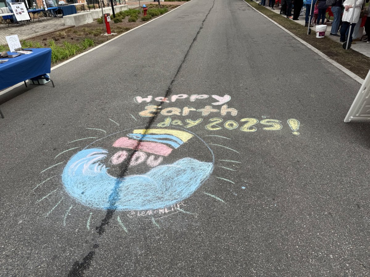 ODUSCI's tweet image. We love our #planetearth so much that we celebrated #EarthDay2025 a little early. Take a look at some pics from our celebration. Thanks to the Earthlings from across #757 who took part. Shoutout to @ODU_OES  @BIOLOGYatODU  @ODUChemBiochem #EnvironmentalEngineering &amp;amp; more.