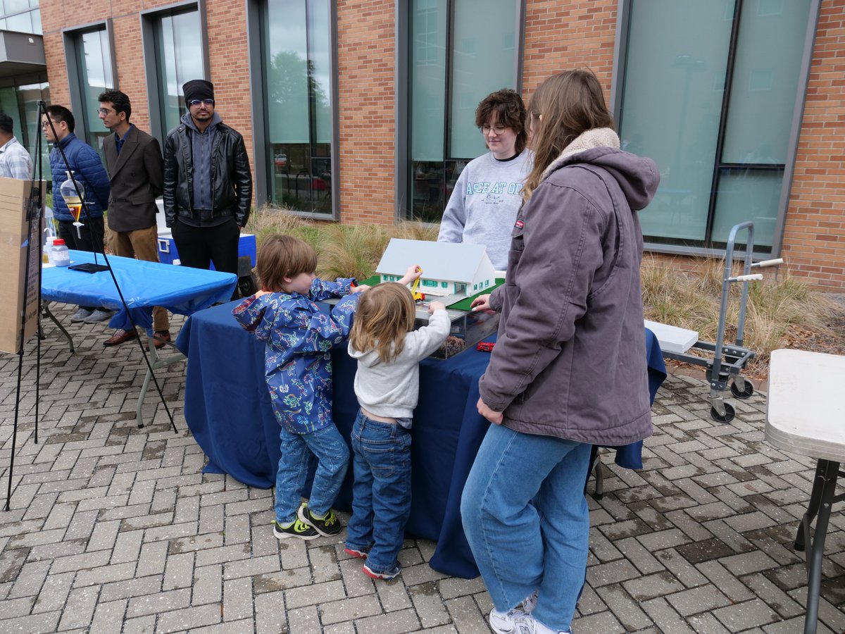ODUSCI's tweet image. We love our #planetearth so much that we celebrated #EarthDay2025 a little early. Take a look at some pics from our celebration. Thanks to the Earthlings from across #757 who took part. Shoutout to @ODU_OES  @BIOLOGYatODU  @ODUChemBiochem #EnvironmentalEngineering &amp;amp; more.