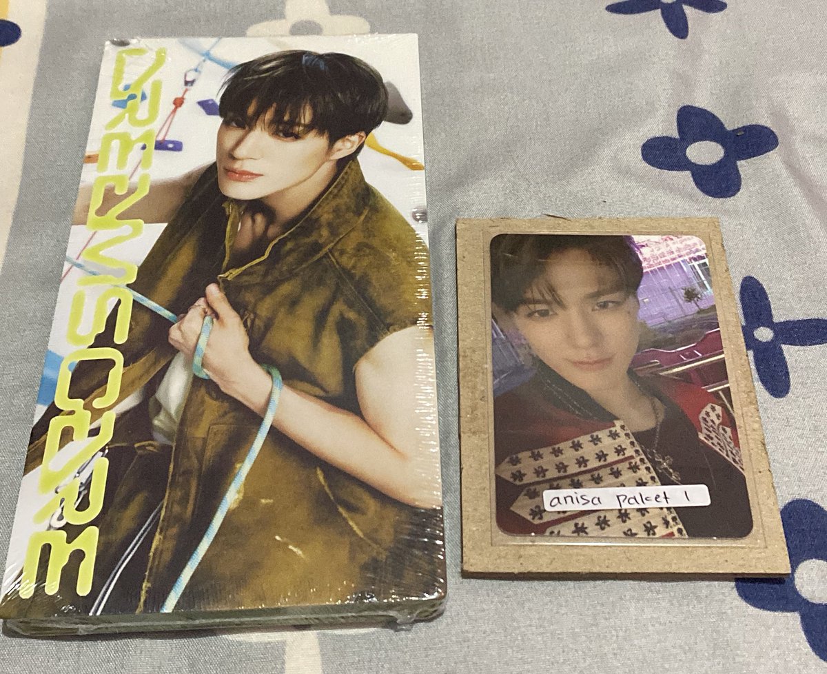 🐶 Mini Giveaway 🐶
Untuk merayakan ultah Jeno alias nyenyo alias bayikku aku mau adain giveaway 
Hadiah : 
🚒 Album Vertical Flip Jeno version
🚒 Pc Jeno Ridin Era 

Syaratnya :
1. Rep tweet ini dengan doa dan  harapan kalian untuk jeno
2. Like dan RT tweet ini
#HeavenLeeJENODay