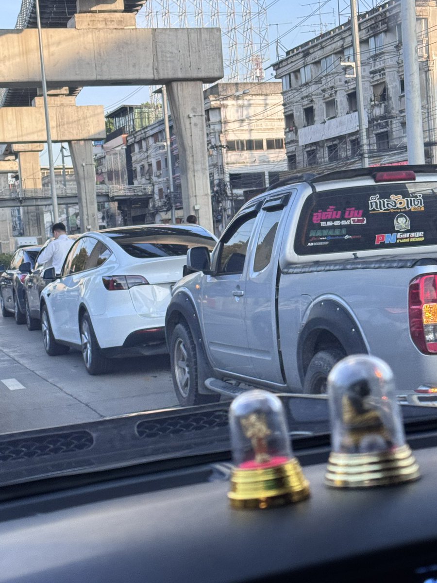 Jay_Thuwanan's tweet photo. อุบัติเหตุรถชนกัน 4 คัน เชิงสะพานข้ามแยกบางเขนเลนขวา เวลา 06.55 น. รถติด @js100radio https://t.co/pQ79wBOmkf
