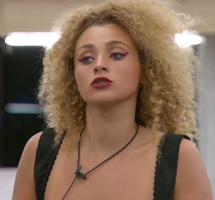 boyindiscretxcx's tweet photo. QUIEN ES LA PRÓXIMA EN IRSE? 

❤️ GABRIELA

🔁 LOURDES

#GranHermano https://t.co/J6vGX0N01N