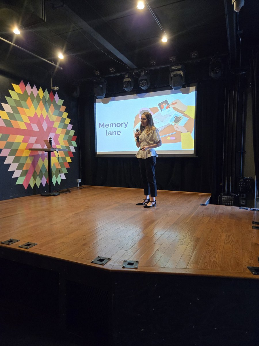 And she's off! 
<a href="/GiorgiaPicci1/">Giorgia Picci, PhD</a> presenting at the <a href="/theslowdown/">Slowdown</a> for the <a href="/ScienceCafesNE/">Science Cafe</a>