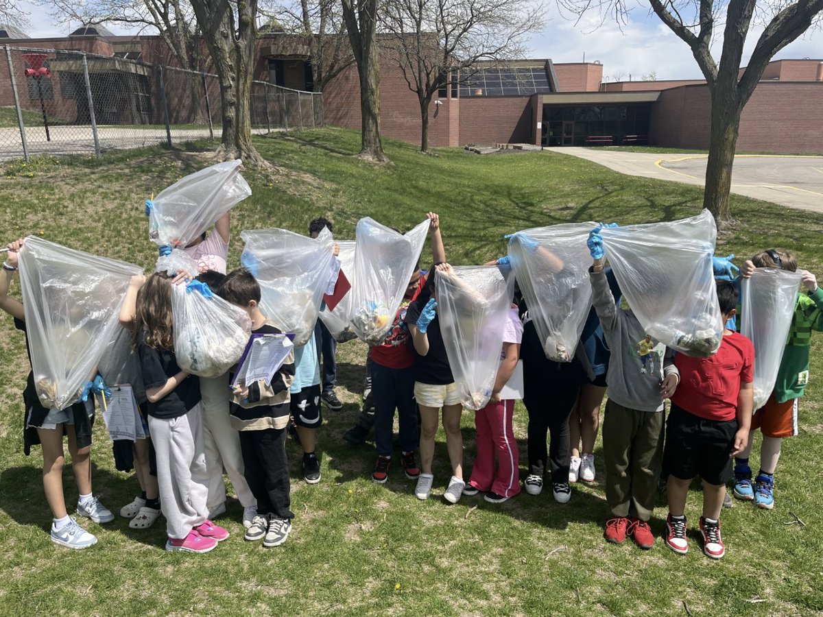 Trash talkin’ and planet walkin’! 🗑️🌎 Miss Schik's 4th graders rolled up their sleeves to show some love to the planet this Earth Day.