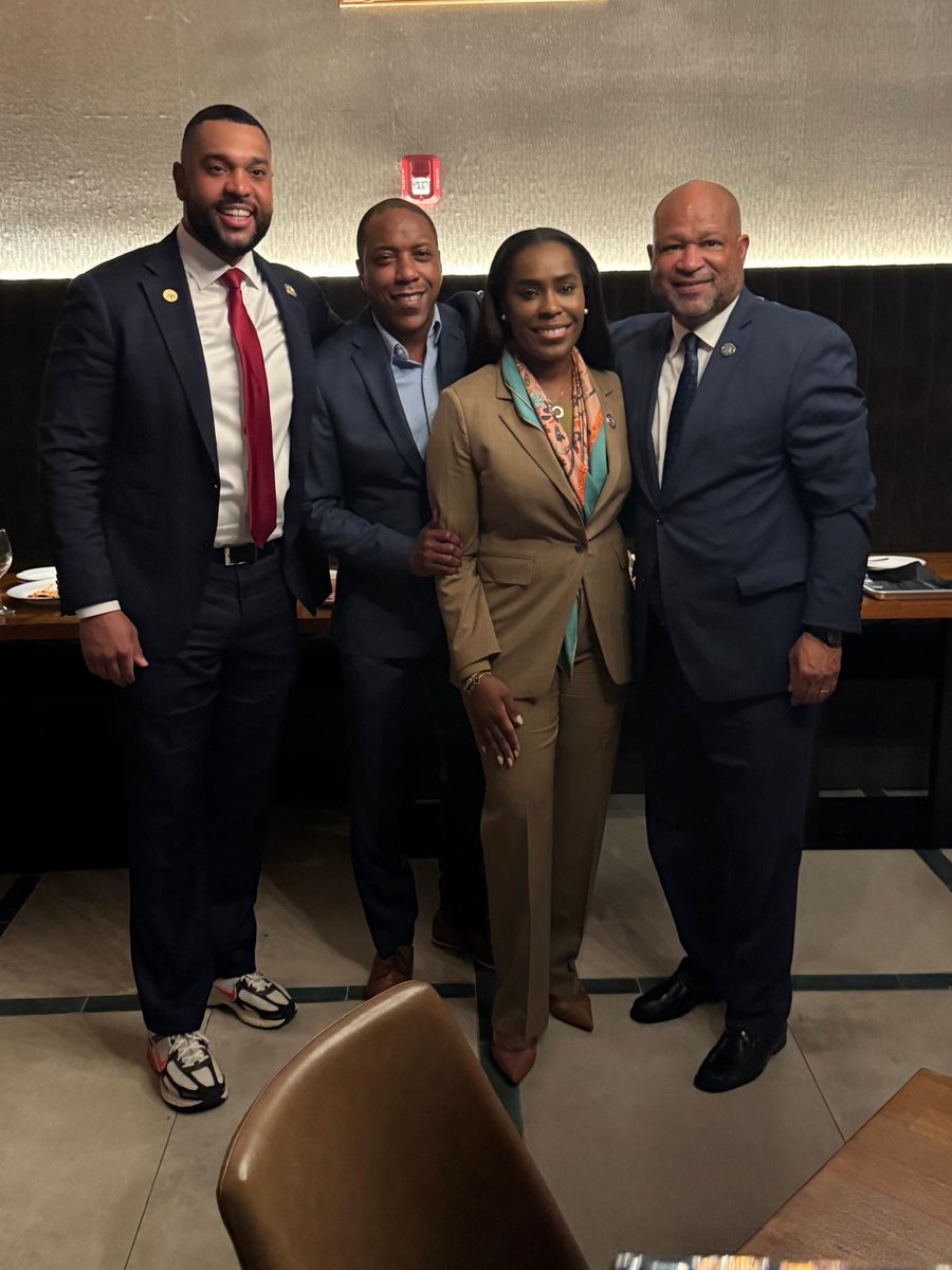 BenjieWimberly's tweet photo. Supporting @aswmccoy Re-election for New Jersey General Assembly last night the Fork in Rahway! #LD14 #TeamMcCoy #TrojanLove ๐งก๐๐งก๐ https://t.co/FxATI3JTaR