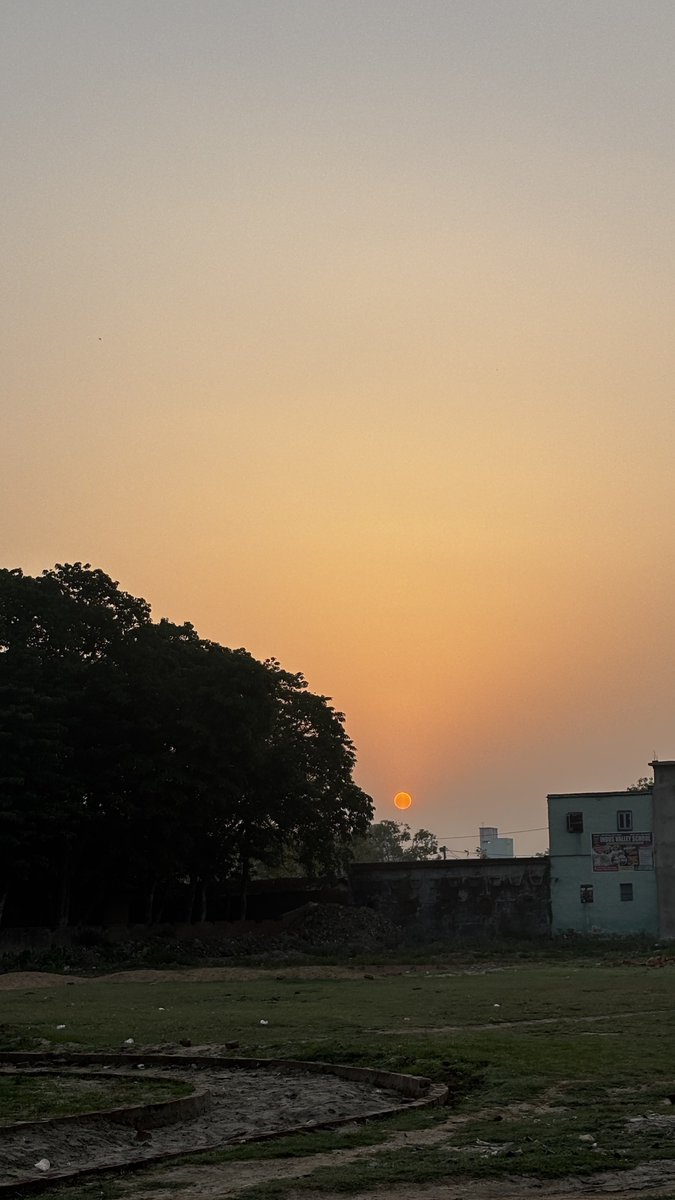 dhruvlenka's tweet image. sitting here and enjoying the sunrise ☀️

#villagevibes