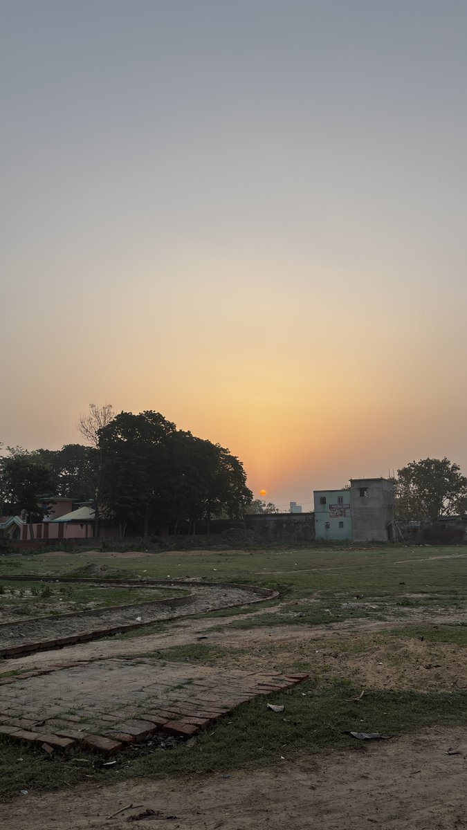 dhruvlenka's tweet image. sitting here and enjoying the sunrise ☀️

#villagevibes