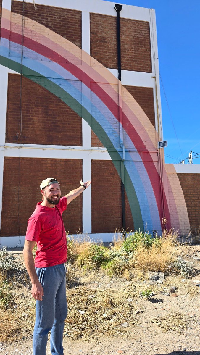 Los colores me encontraron 🌈
Este arcoiris en el muro me recuerda por qué el orgullo importa, por qué la diversidad tiene que estar presente en cada rincón.
#Diversidad #Orgullo #Colores #Neuquén

🌈✨❤️🧡💛💚💙💜
