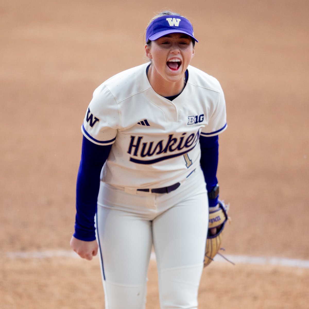 Happy senior weekend, <a href="/stevie_hansen00/">stevie hansen</a> 💜💛

#MightyAreTheWomen