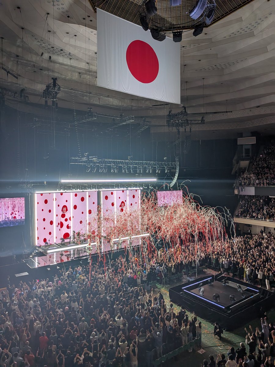 RedJacket77's tweet photo. #シンディ・ローパー 
#レット・ザ・カナリア・シング
#FarewellTour＠武道館

シンディが今のポジションを掴むまでの道程を観てから
"最後のライブ"を見届ける

でも、これで終わりとは言ってほしくないくらいスゴかった

#CyndiLauper来日公演
#映画好きと繋がりたい https://t.co/ROySmcyxKN