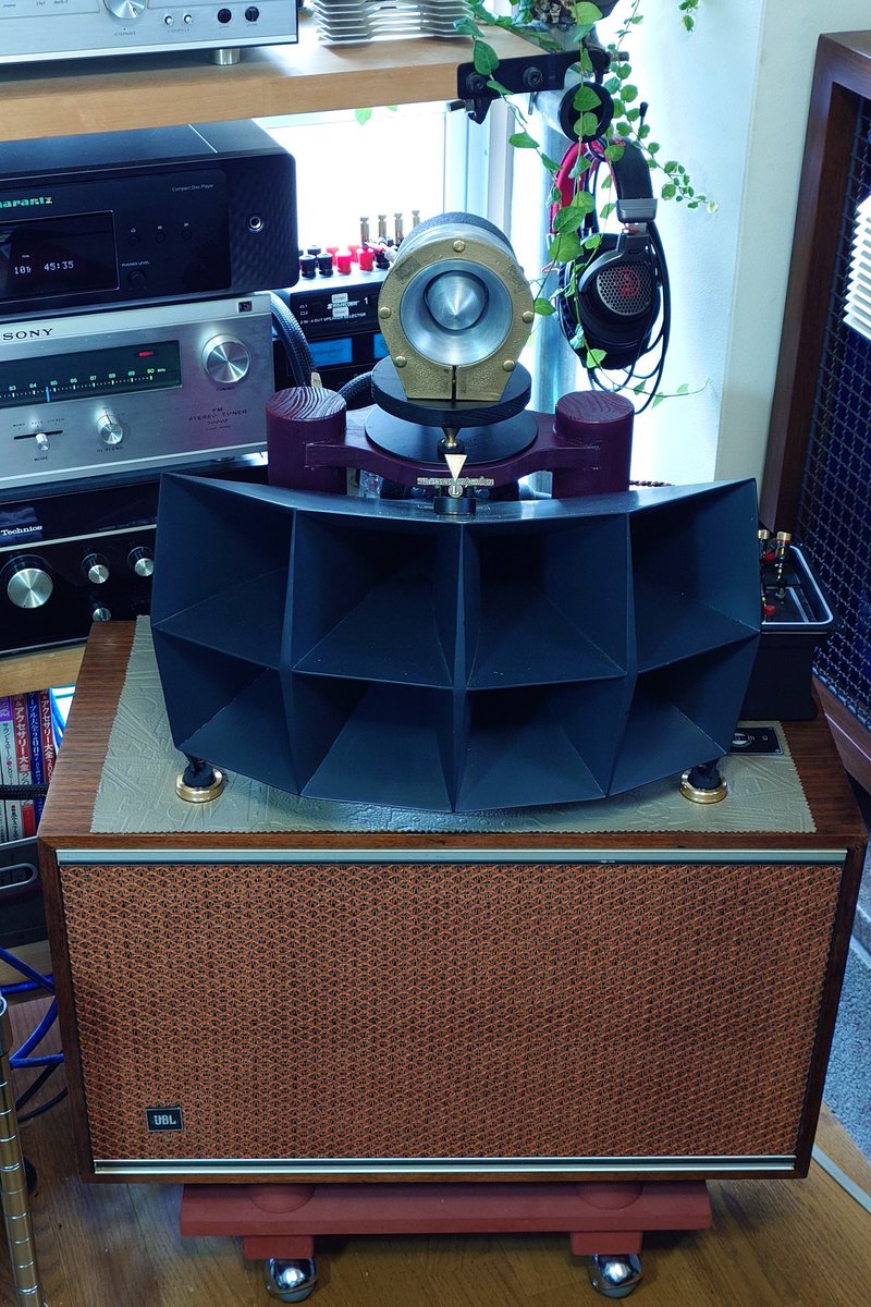 Aremin5322's tweet photo. 【ランサー77】
化石みたいなスピーカーですが. ある曲が抜群だったので後年入手しました.
ただ片方の高音が出ず, 放置していたのです.
そして偶然にもカフェで発見, 啓発されて音出しした結果, 昔の音とは違う...
ここから格闘が〜
#1960年代
#L77
#JBL
#再構築
#Chicago https://t.co/pXlA3NlUqP