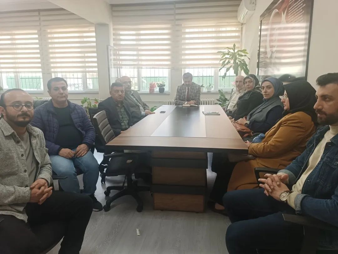CemSultanAihl's tweet photo. Cem Sultan AİHL ve Ortaokulu  Okul Tanıtım Ekibi 2025-2026 Eğitim-Öğretim yılı hazırlık çalışmalarına Okul Müdürü Halil İbrahim Kahya'nın liderliğinde  başladı.Bugün yapılan toplantılarda istişare eden ekiplerimiz hem lise hem de ortaokul için ayrı ayrı plan yaptılar. https://t.co/4g0rAakgwO