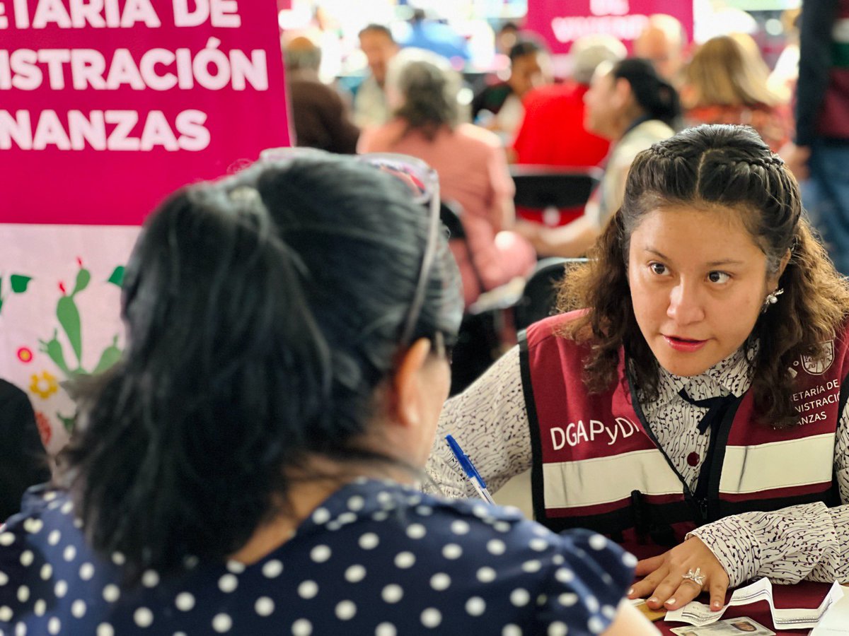 Finanzas_CDMX's tweet photo. 📢#ZócaloCiudadano📢
Cada martes, en @Finanzas_CDMX te ofrecemos atención directa, para resolver dudas y escuchar tus propuestas.
Con el liderazgo de la #JefaDeGobierno, @ClaraBrugadaM, reforzamos el compromiso de un gobierno cercano y accesible para la ciudadanía.
#LaSAFContigo #CapitalDeLaTransformación