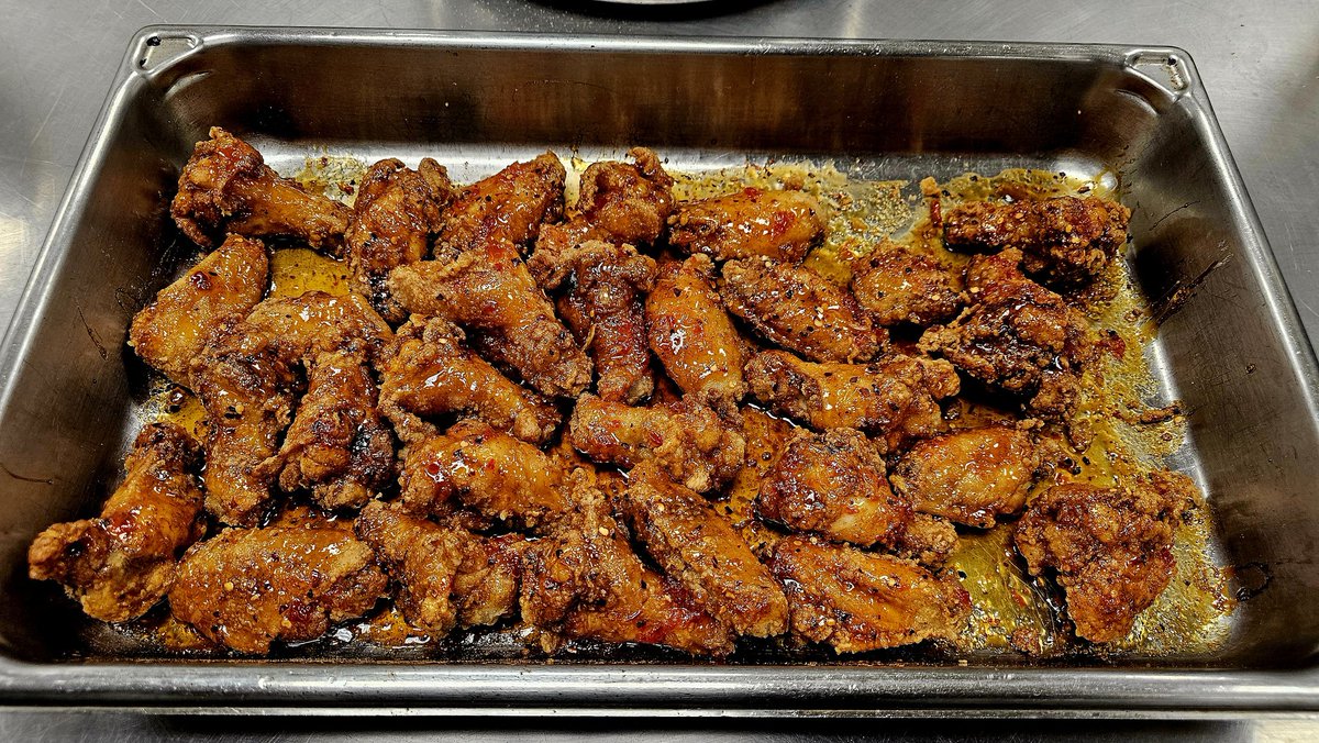 TreyPfromCali's tweet photo. A chance to show off? Oh say less...
#WingKing #BlackMenCook https://t.co/IkTkIPYgPO