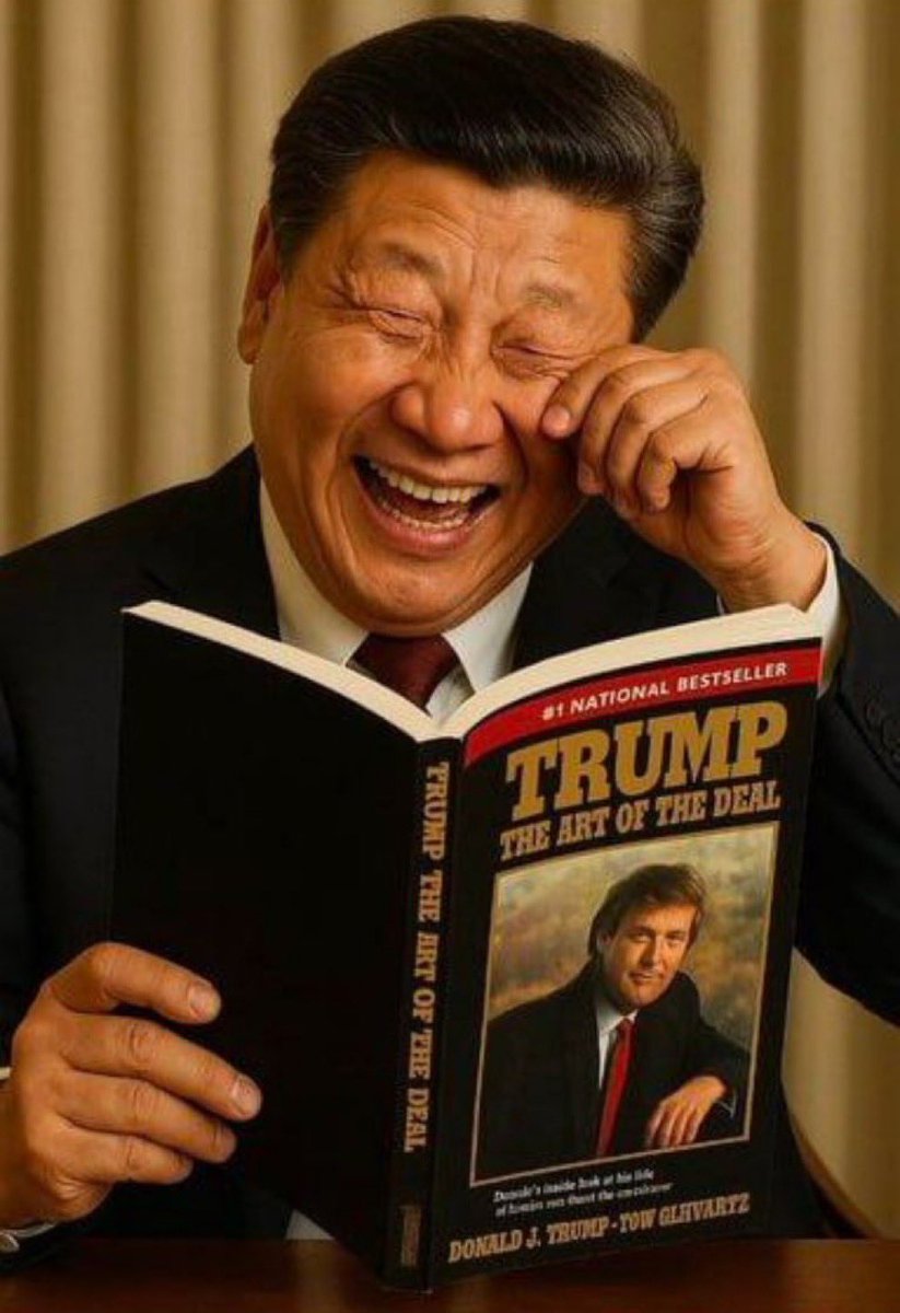 chickengenius's tweet photo. Trump bent the knee 😂 https://t.co/KcyCxvRxPW