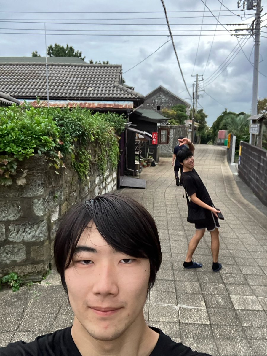 wwv1949's tweet photo. [部員紹介]
井上開戸
3年
教育学部

いろいろと凄い人。なんかニコニコして���が不思議と胡散臭さが漂ってくる。実際のところは仕事熱心でワンゲルを支えるキーパーソン。 https://t.co/qsnRGcZEwN