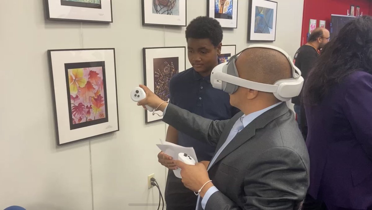 Dillard_HS's tweet image. These amazing scholars led by Ms. Howard brought the classroom to the boardroom today, demonstrating the effectiveness of Virtual reality prism’s in math classes. #DillardDelivers #Excellence @abroomsville @HoratioMajor @DupervalMD @Saf_Scott @levinsky_robert @kdafoundation38
